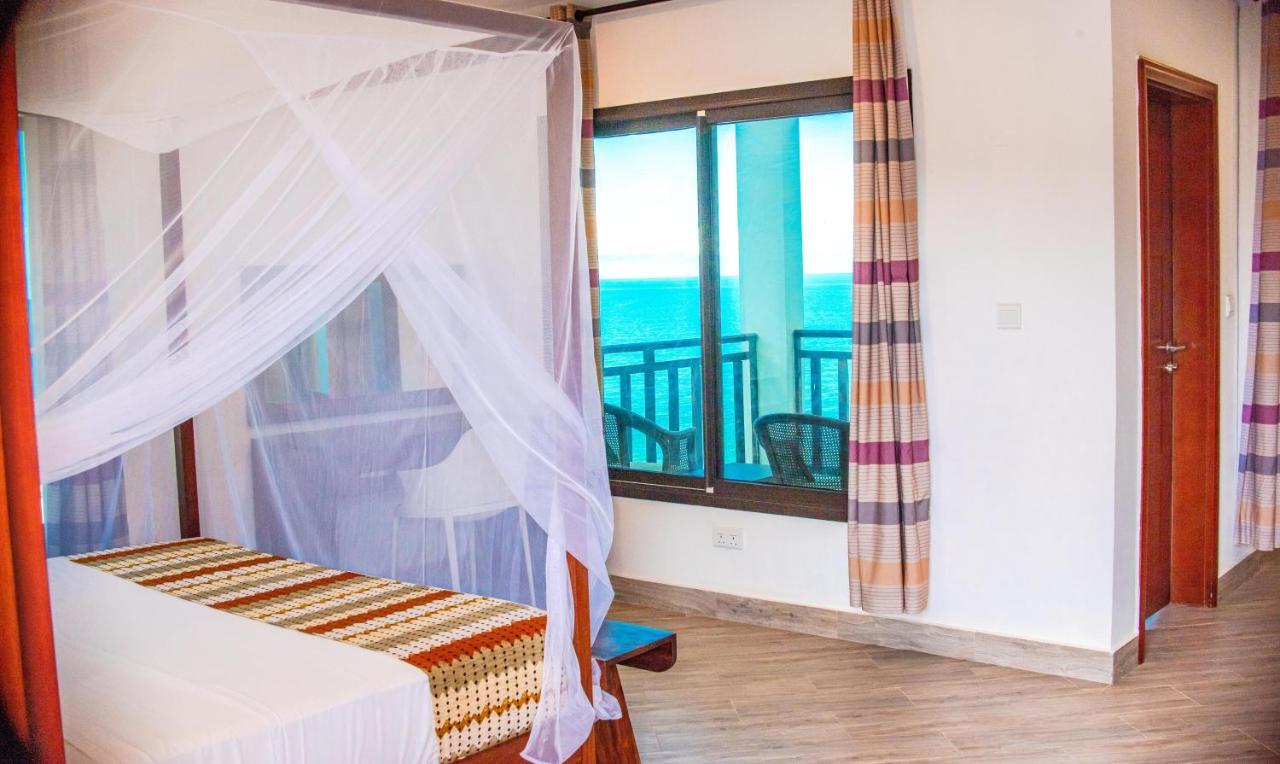 Majula Boutique Hotel Serrekunda Eksteriør bilde