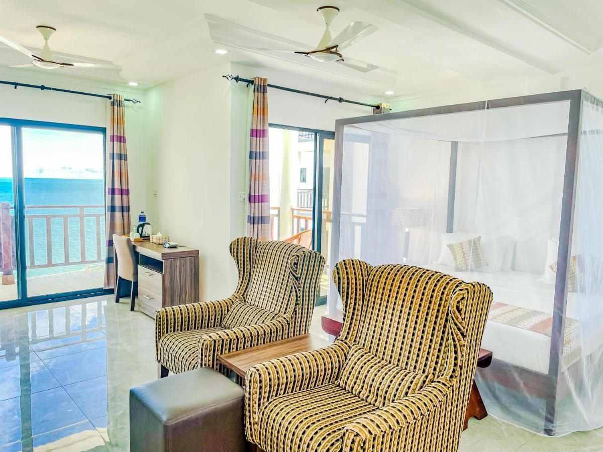 Majula Boutique Hotel Serrekunda Eksteriør bilde